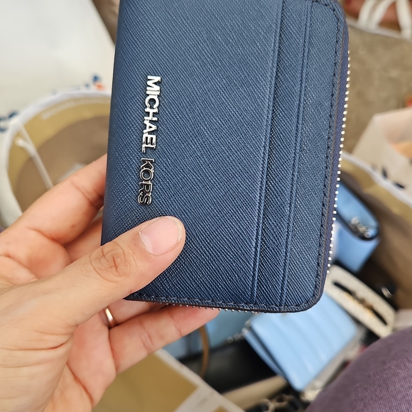 Michael Kors Navy Card Holder - Picture 1 of 2